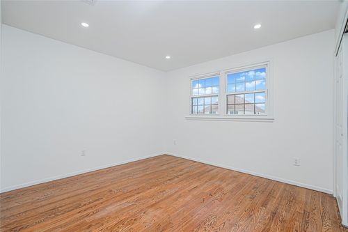 97 Preston Ave, Staten Island, NY, 10312-5006 | Card Image