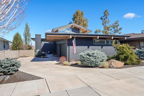 20640 Se Cougar Peak Dr, Bend, OR, 97702-9460 | Card Image