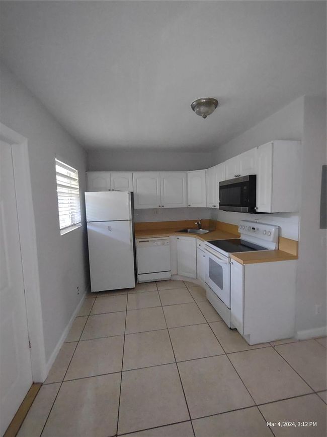 14 - 2741 Ne 8th Ave, Condo with 2 bedrooms, 1 bathrooms and null parking in Wilton Manors FL | Image 18