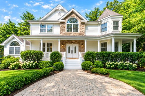 9 Godfrey Ln, Huntington, NY, 11743-5809 | Card Image