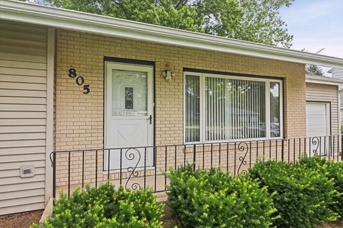 805 Garfield St, Harvard, IL, 60033-2205 | Card Image