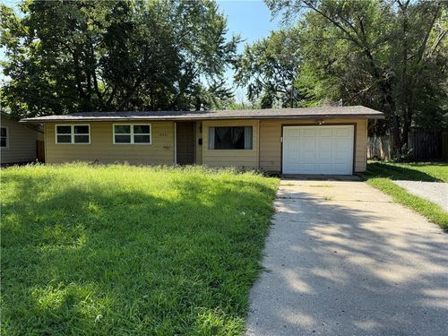 18601 E 5th Terrace Ct N, Independence, MO, 64056 | Card Image