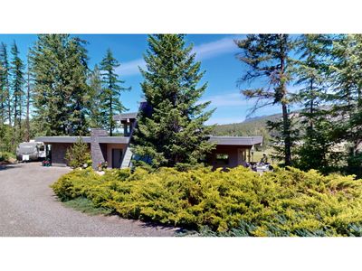 8875 Colony Rd, House other with 2 bedrooms, 3 bathrooms and null parking in Wardner BC | Image 2