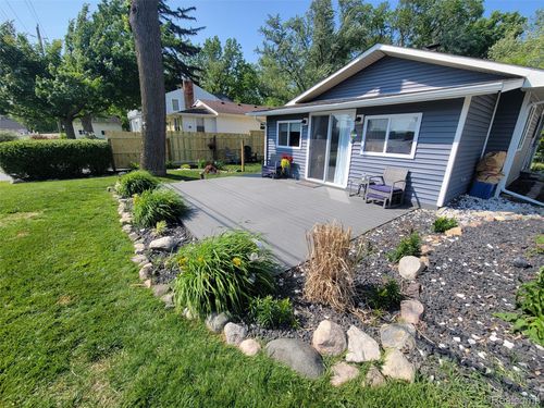 11329 E Shore Dr, Whitmore Lake, MI, 48189-9326 | Card Image