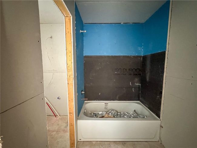 Shower over tub | Image 29