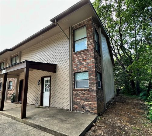 2107 N East Oaks Drive, Fayetteville, AR, 72703 | Card Image