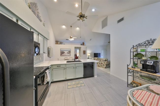 1140 - 1140 Golfview Woods Dr, Condo with 2 bedrooms, 2 bathrooms and null parking in SUN CITY CENTER FL | Image 20