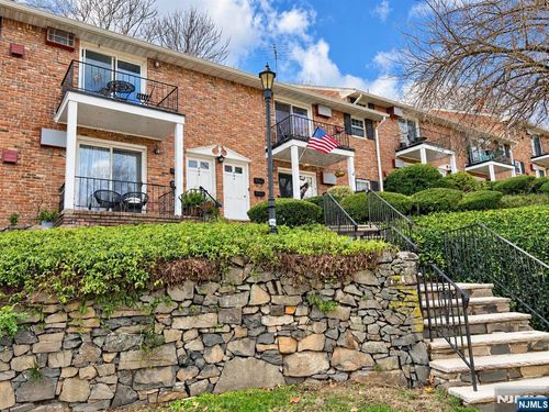 320 South St, Morristown, NJ, 07960-6076 | Card Image