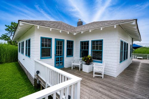 106 West Walk, Bay Shore, NY, 11706 | Card Image