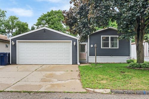82 Falling Creek Cir, Janesville, WI, 53548-9106 | Card Image