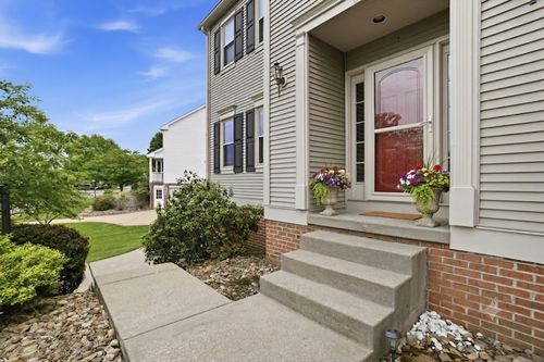333 Warrick Dr, Seven Fields, PA, 16046-8015 | Card Image