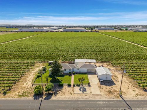 15661 N Curry Ave, Lodi, CA, 95240-9338 | Card Image