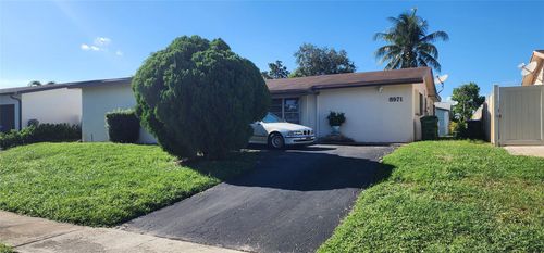 8971 Nw 8th St, Pembroke Pines, FL, 33024-6409 | Card Image