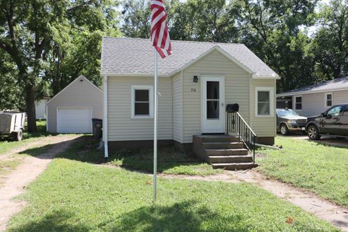 716 E 8th St, Spencer, IA, 51301-4911 | Card Image