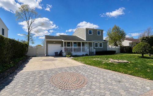 52 Stockton St, Brentwood, NY, 11717-1730 | Card Image