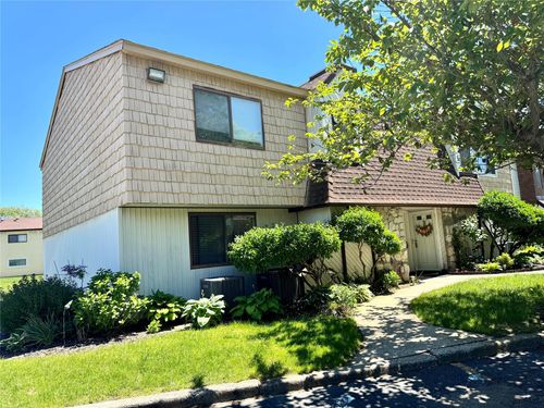 71-71 Pointe Cir S, Coram, NY, 11727-1529 | Card Image