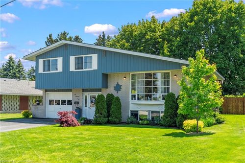 205 Byeland Dr, Mount Forest, ON, N0G2L2 | Card Image