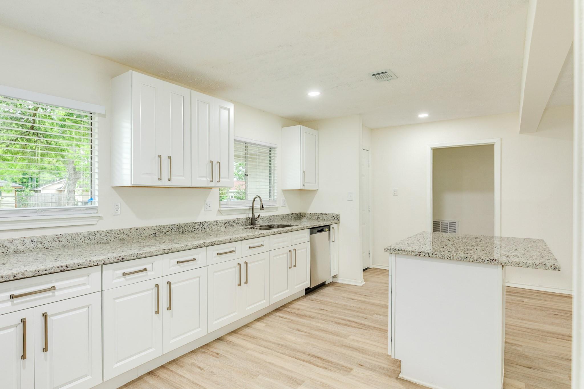 Residential Lease in Lake Jackson 5