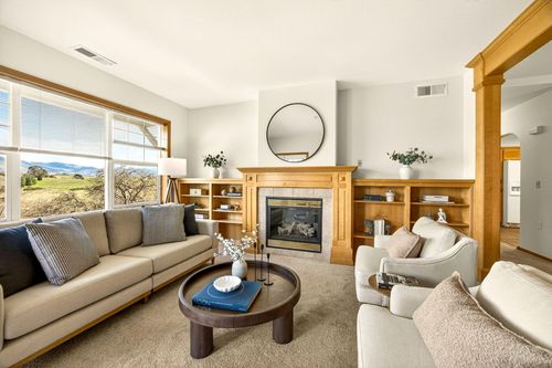 982 Golden Aspen Pl, Ashland, OR, 97520-9128 | Card Image