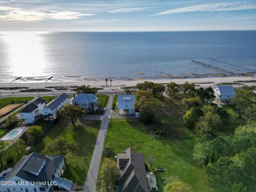 115 Favre St, Waveland, MS, 39576 | Card Image