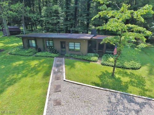 9076 Lakewood Drive Ne, Mineral City, OH, 44656 | Card Image
