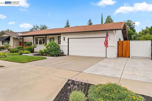 919 Oak St, Brentwood, CA, 94513-1242 | Card Image