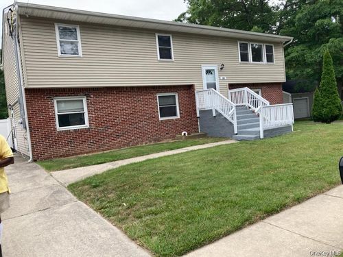 1455 E Forks Rd, Bay Shore, NY, 11706-4318 | Card Image