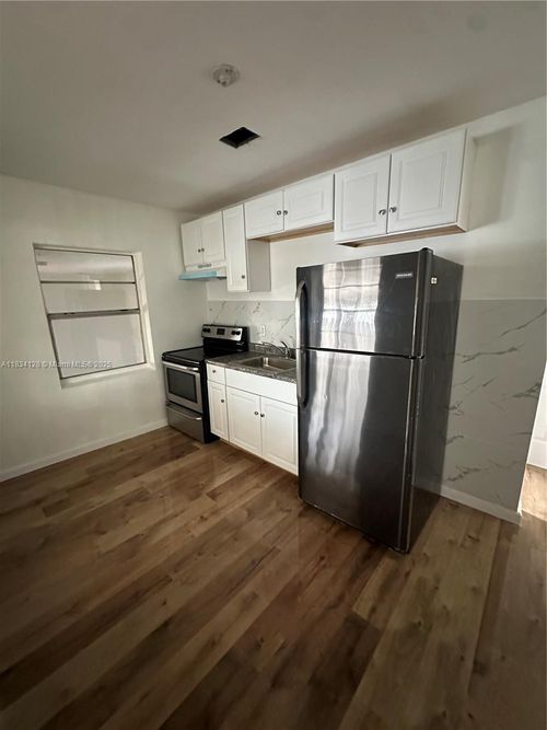 19-4100 Palm Ave, Hialeah, FL, 33012-4452 | Card Image