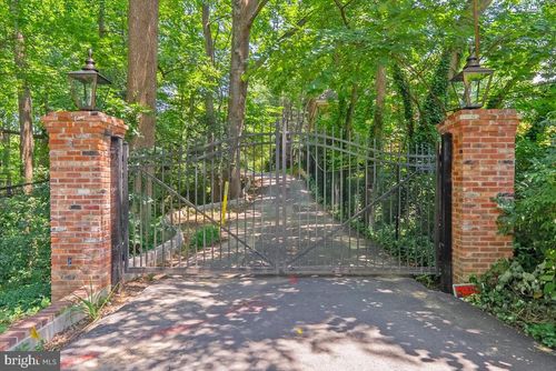 4019 N Randolph St, ARLINGTON, VA, 22207-4811 | Card Image