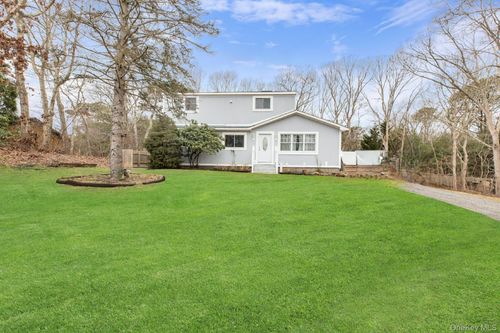 7 George St, Hampton Bays, NY, 11946-1978 | Card Image