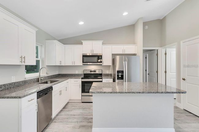 13460 Sw 107 Th St, House other with 3 bedrooms, 2 bathrooms and null parking in DUNNELLON FL | Image 5