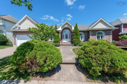 152 Roxbury Cres, Halifax, NS, B3M4T1 | Card Image