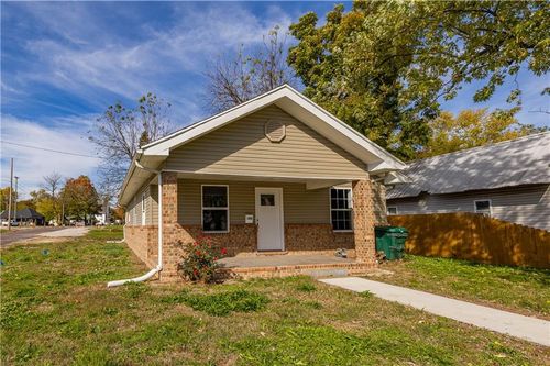 100 E Bond St, Monett, MO, 65708-2350 | Card Image