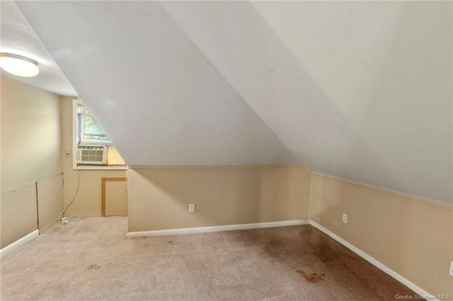 Upper bedroom | Image 8