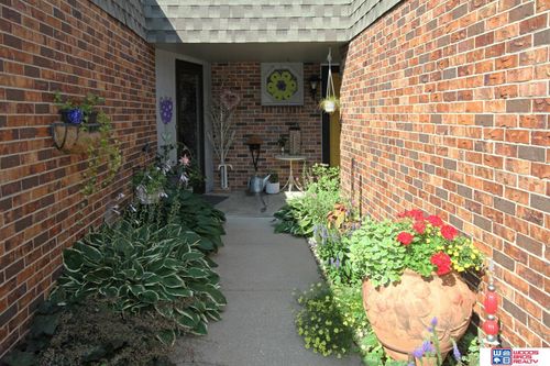 3419 Neerpark Dr, Lincoln, NE, 68506-4528 | Card Image