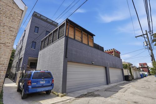 3e-2122 W Crystal St, CHICAGO, IL, 60622-3002 | Card Image