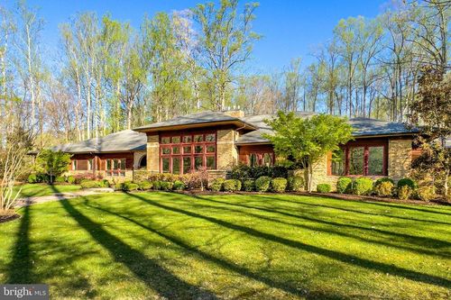11568 Lilting Ln, FAIRFAX STATION, VA, 22039-1713 | Card Image