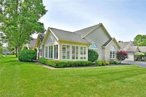 1103 Willow Brook Dr Ne, Warren, OH, 44483-4647 | Card Image