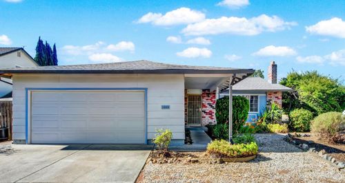 1365 W H St, Dixon, CA, 95620-2622 | Card Image