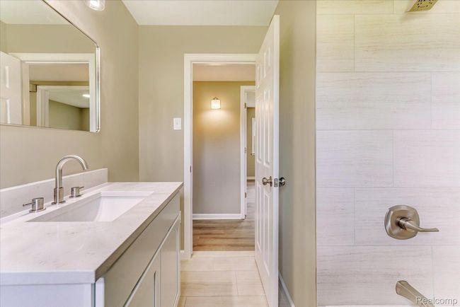 2365 Middlebelt Rd, House other with 4 bedrooms, 2 bathrooms and null parking in West Bloomfield MI | Image 38