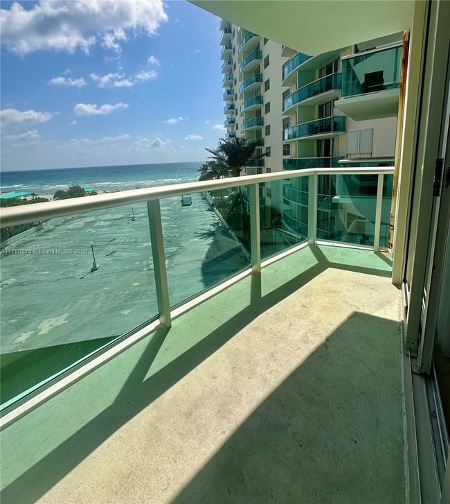 APT-5Y - 3801 S Ocean Dr, Condo with 1 bedrooms, 1 bathrooms and null parking in Hollywood FL | Image 18