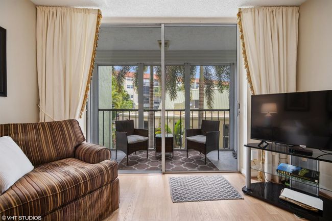 APT-226C - 5300 Ne 24 Th Ter, Condo with 2 bedrooms, 2 bathrooms and null parking in Fort Lauderdale FL | Image 4