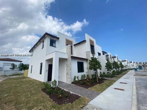 575-575 Ne 208th Ter, Miami, FL, 33179-3588 | Card Image