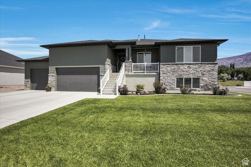 2106 W 2000 N, Farr West, UT, 84404-6275 | Card Image