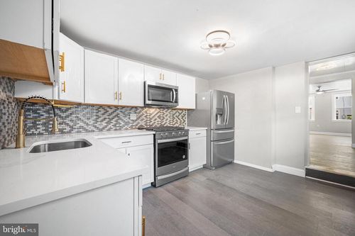 523 York St, BURLINGTON, NJ, 08016-1627 | Card Image