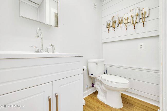 Separate entrance, lower efficiency apartment or business office unit | Image 9