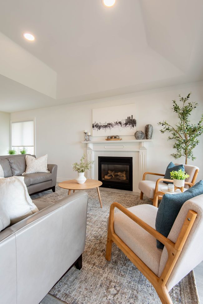 4062 Bluepoint Dr, House other with 3 bedrooms, 3 bathrooms and 4 parking in Town Of Plympton Wyoming ON | Image 19