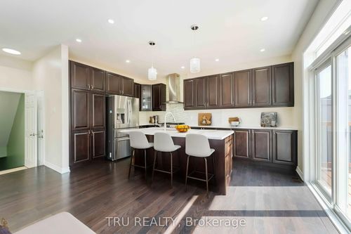 352 Meadowbreeze Dr, Kanata, ON, K2M0K3 | Card Image