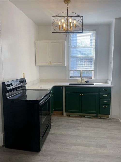 2-76 Maple St, Springfield, MA, 01105-1813 | Card Image