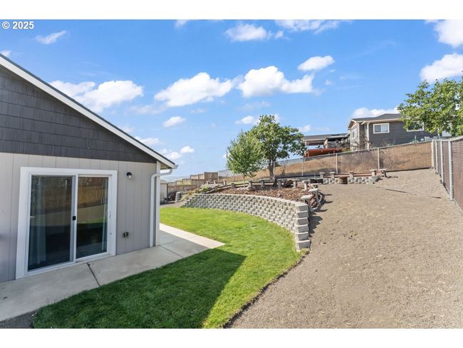 1019 Azure Way, House other with 3 bedrooms, 2 bathrooms and 2 parking in Eagle Point OR | Image 36
